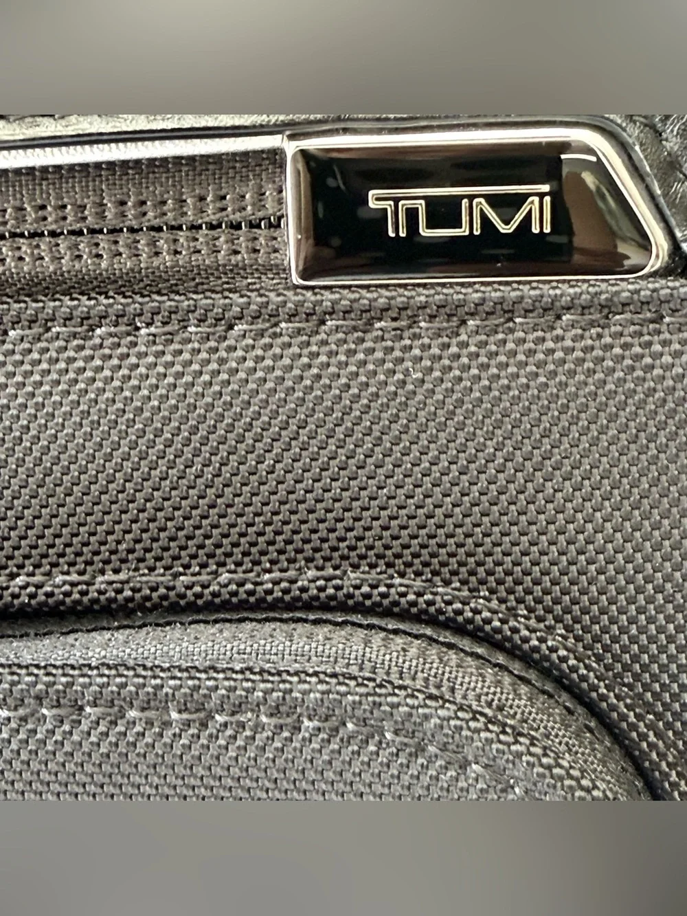 TUMI Arrivé McAllen Mobile Office Carry-On Compact Spinner Briefcase Black EUC